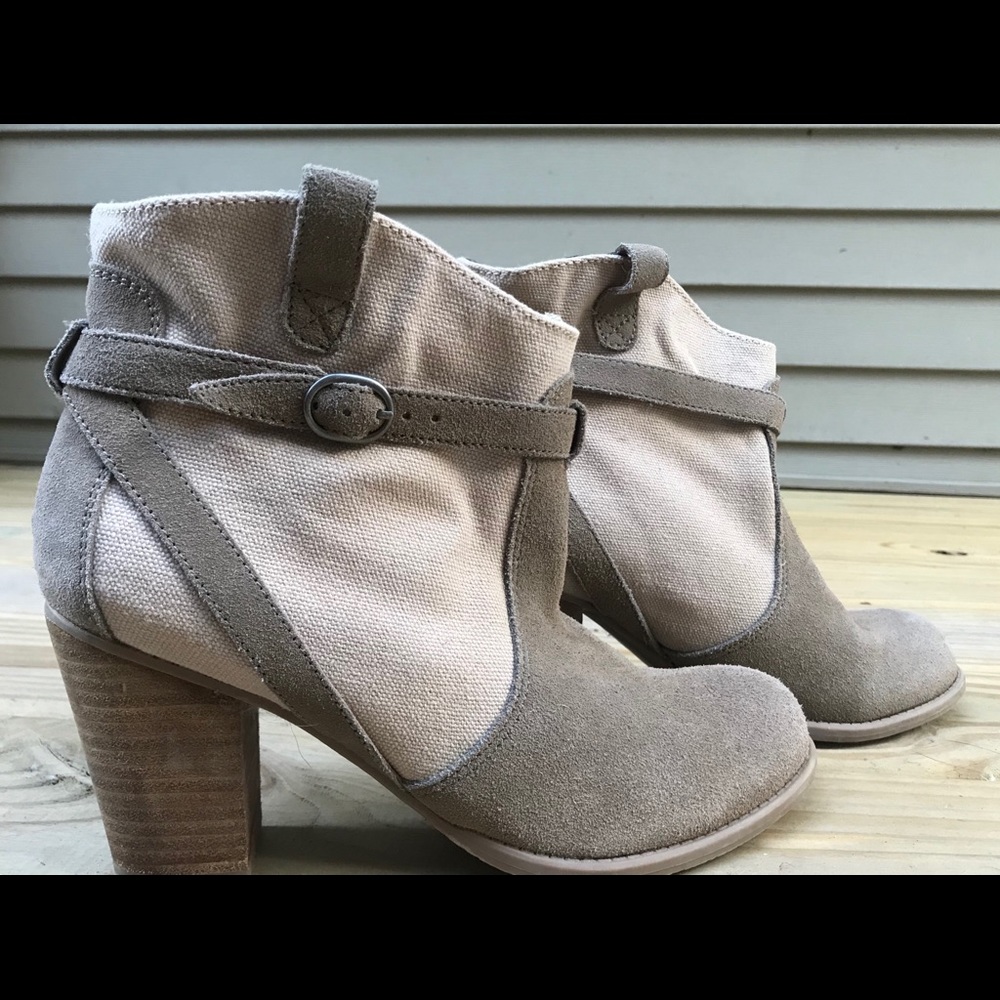 American Eagle booties